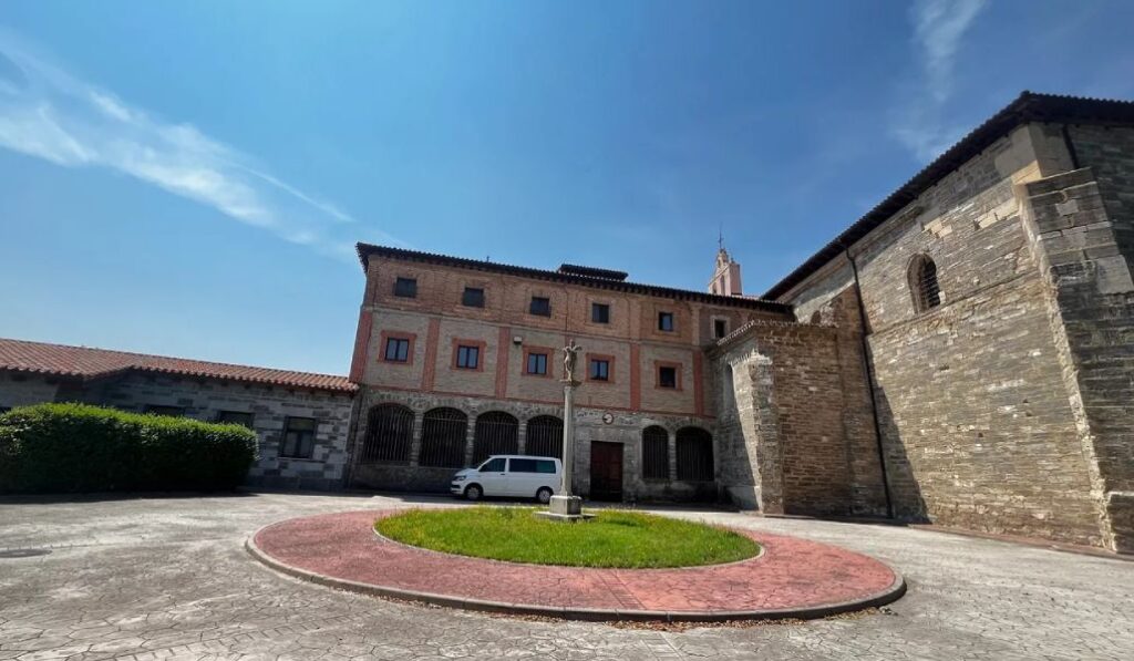 Fachada exterior del Monasterio de Belorado.