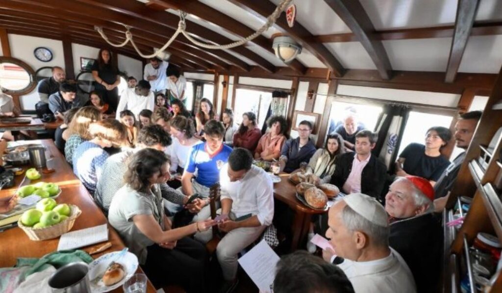 El Papa ya navegó con los jóvenes del Bel Espoir en 2025.