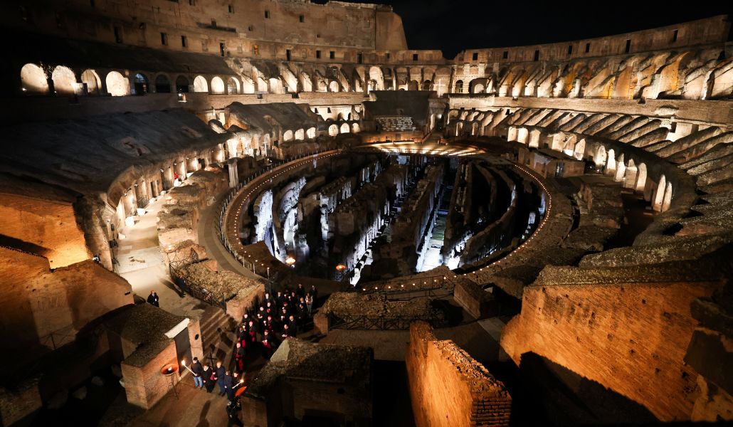 Es tradición celebrar el vía crucis en el Coliseo porque fue lugar de martirio.