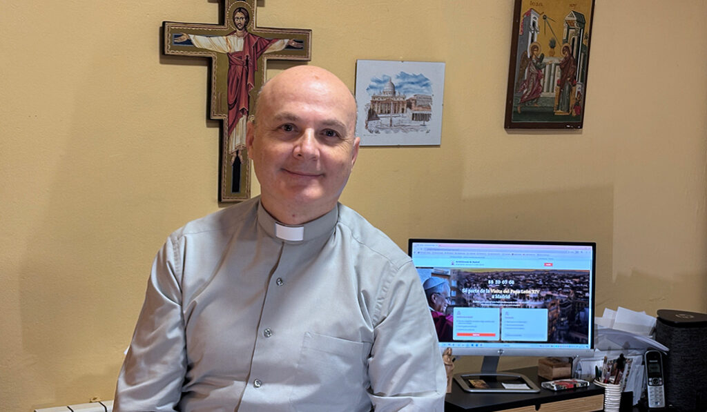 Ángel Luis Caballero es también coordinador de voluntarios en el Departamento de Actos Institucionales de la diócesis. Foto cedida por Ángel Luis Caballero.