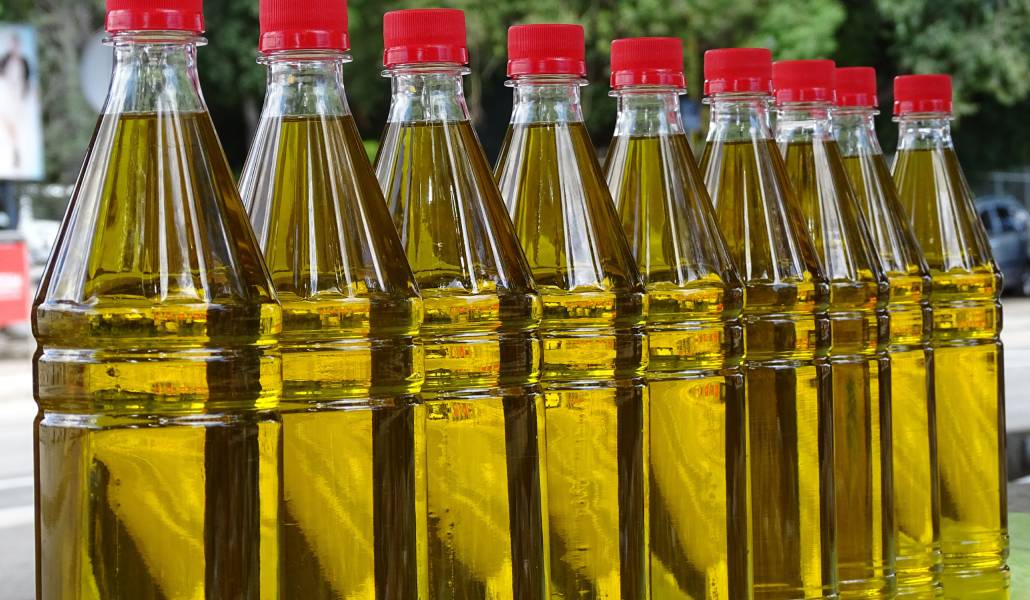 La campaña busca recoger el aceite necesario para un mes con destino a 92.000 personas. Fotos: PxHere.