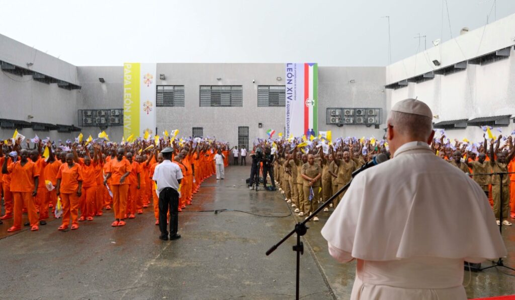 Visita a la cárcel de Bata (Guinea Ecuatorial), el 22 de abril. Foto: OSV News / Vatican Media / Simone Risoluti.