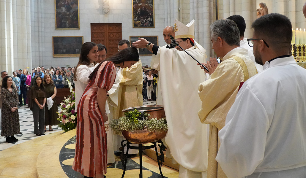 Begoña viene de un entorno ateo que se alegra con ella y no le ha puesto ninguna traba en su conversión.