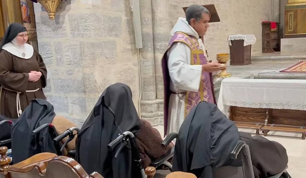 Alguanas de las monjas ancianas en una foto que difundieron en su día las cismáticas. Foto: ABC.