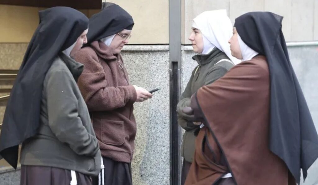 Cuatro de las exmonjas. Foto: EFE / Luis Tejido.