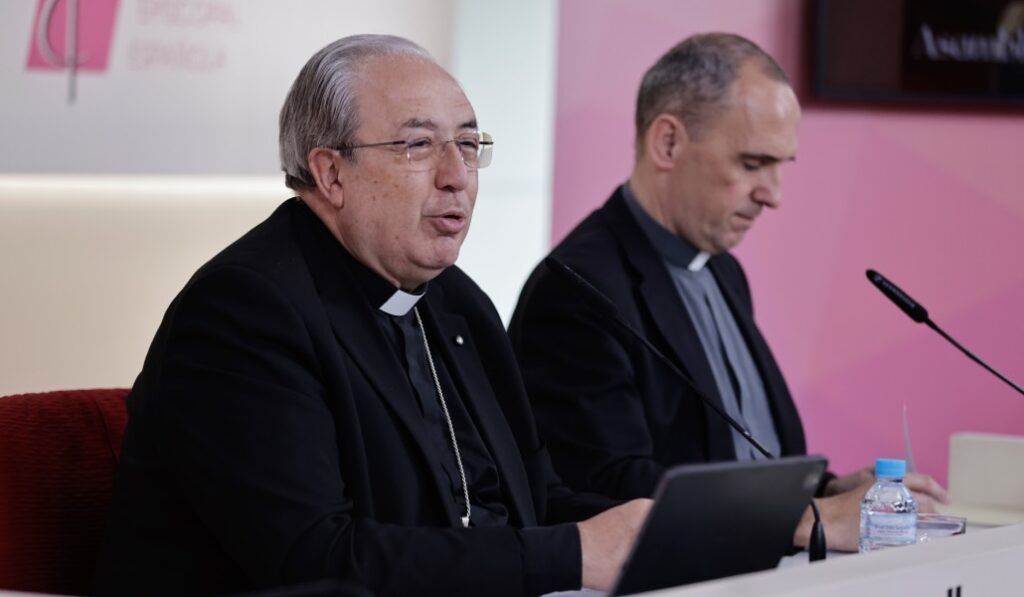 César Garcia Magán y José Gabriel Vera durante la rueda de prensa. Foto: EFE / Marcos Villaoslada.