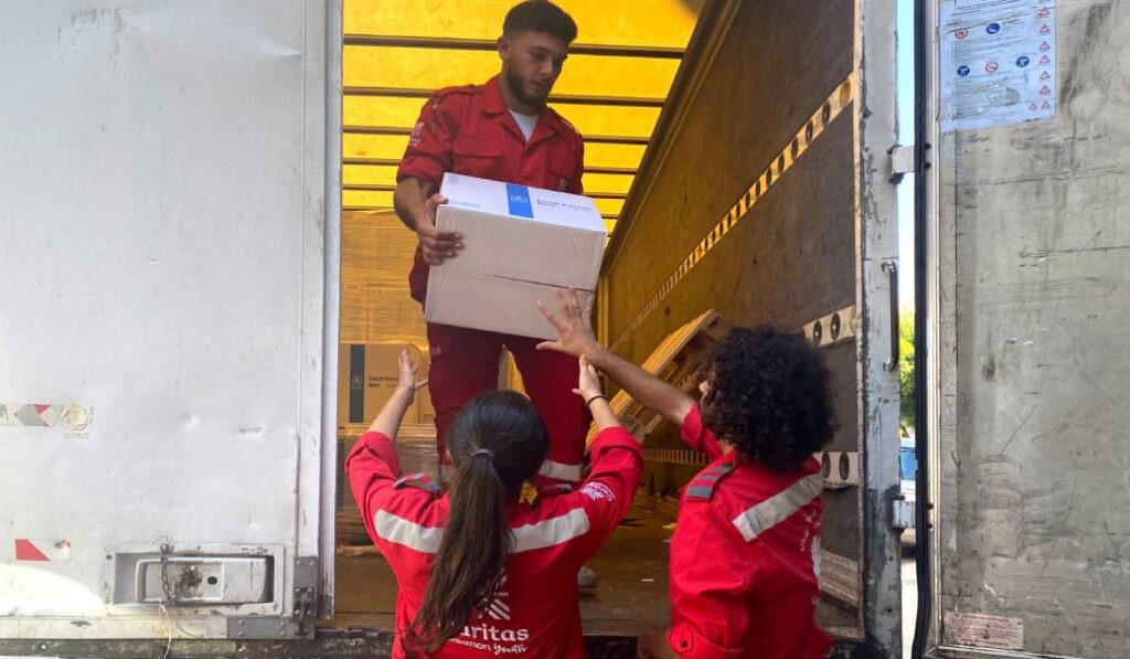 Reparto de ayuda en las semanas previas. Foto: Cáritas Líbano.