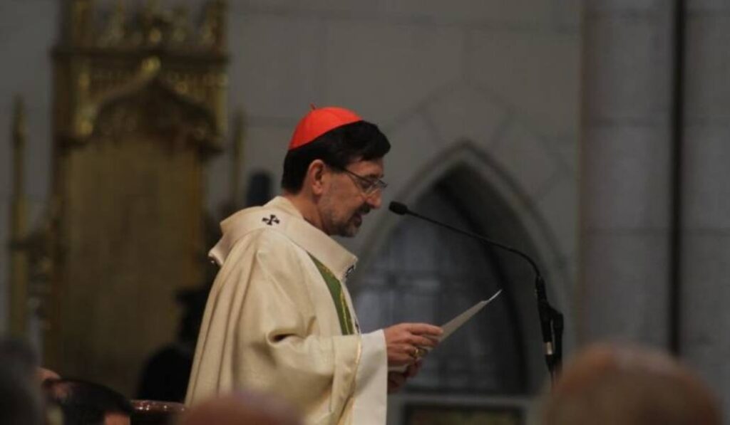 El arzobispo de Madrid lee su homilía. Foto: Antonio Gómez.