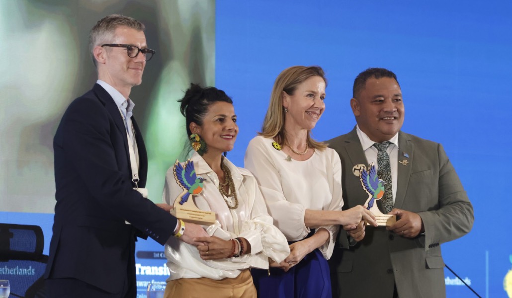 Representantes de Irlanda, Colombia, Países y Bajos y Tuvalu en la clausura de la conferencia. Foto: EFE / Ricardo Maldonado Rozo.