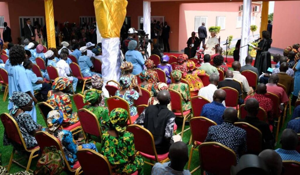 Un momento del encuentro con los mayores. Foto: Vatican News.