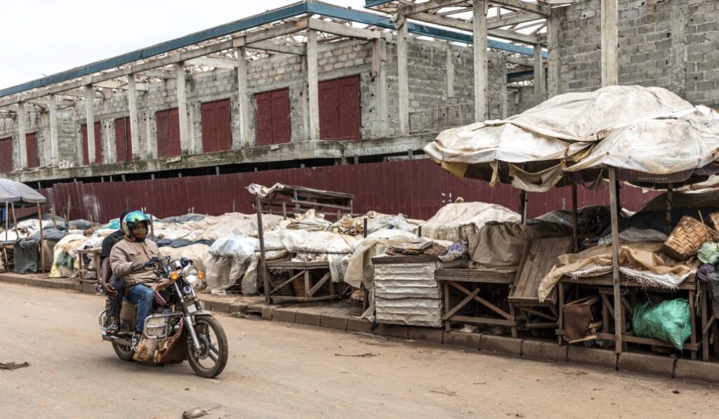 Lunes de «ciudad fantasma» en Bamenda (Camerún). Foto: AFP / Patrick Meinhardt. 