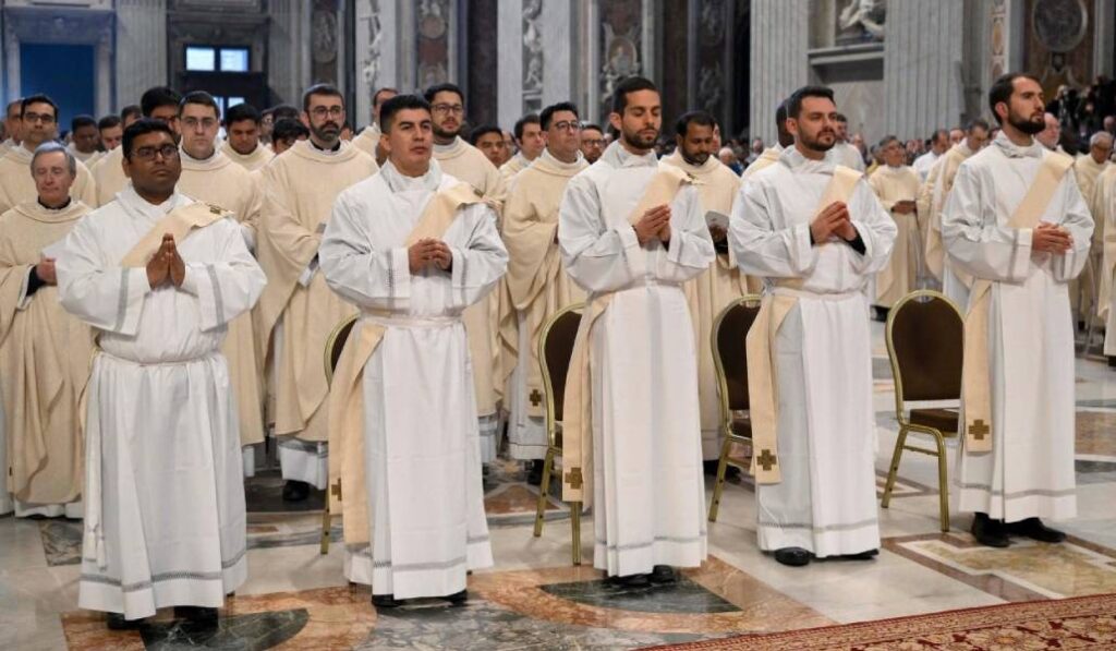 Algunos de los diez nuevos sacerdotes. Foto: Vatican Media. 