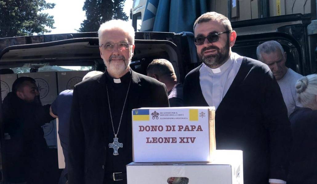 Luis Marín durante el envío de material a Ucrania. Foto: Vatican Media.