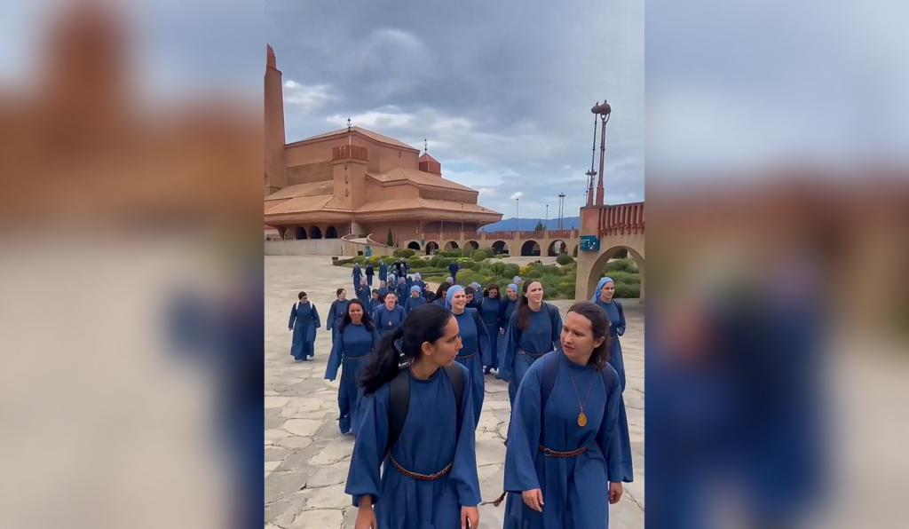 Las religiosas de Iesu Communio durante la visita. Foto: Torreciudad.