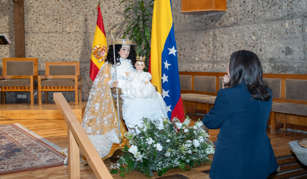 María Corina Machado frente a la Divina Pastora.