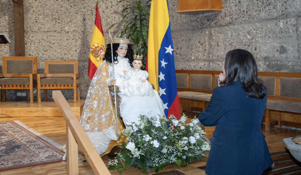 María Corina Machado frente a la Divina Pastora. Foto: Javier Igea.