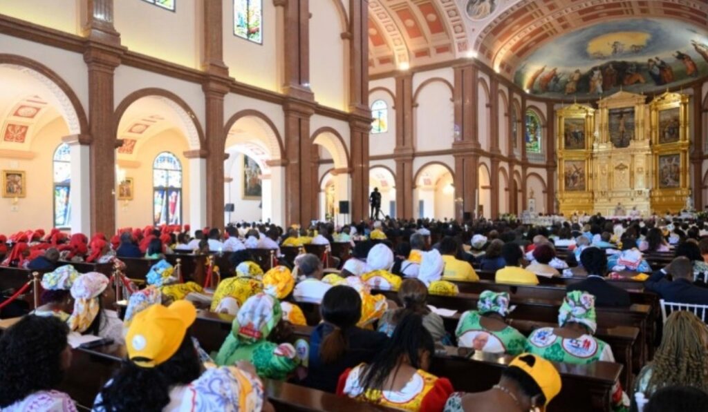 El interior de la basílica durante la Misa. Foto: Vatican Media.
