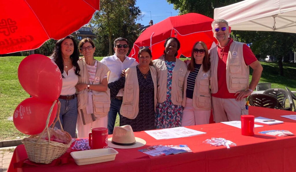 Algunos voluntarios de Cáritas.