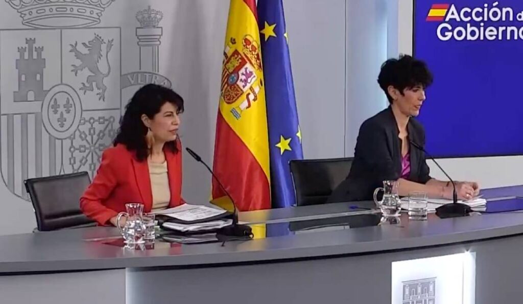 Un momento de la rueda de prensa tras el Consejo de Ministros. Foto: Moncloa.es.