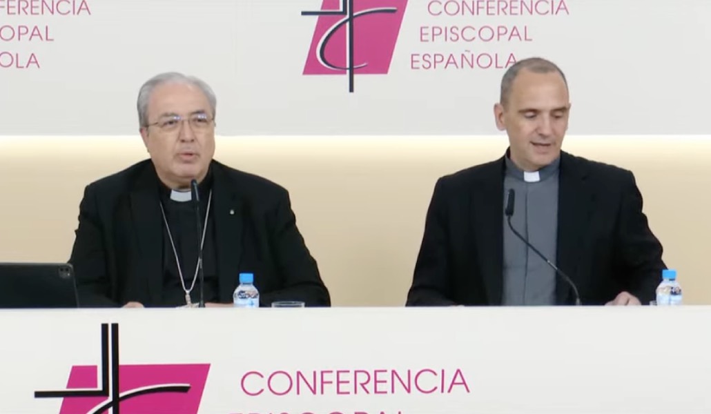 El secretario general de la CEE, Francisco César Garcia Magán, y el secretario de la Comisión de Medios de Comunicación, José Gabriel Vera, durante la rueda. Foto: CEE.