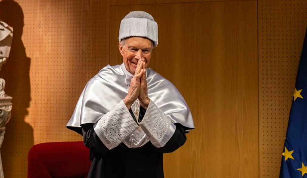 Ska, tras ser investido doctor honoris causa. Foto: Comillas.