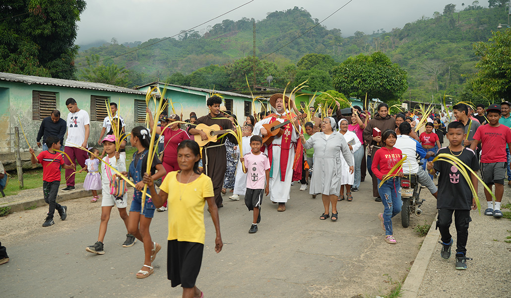 Domingo de Ramos, con fray Richard Mora y fray Juan Ernesto Rodríguez.