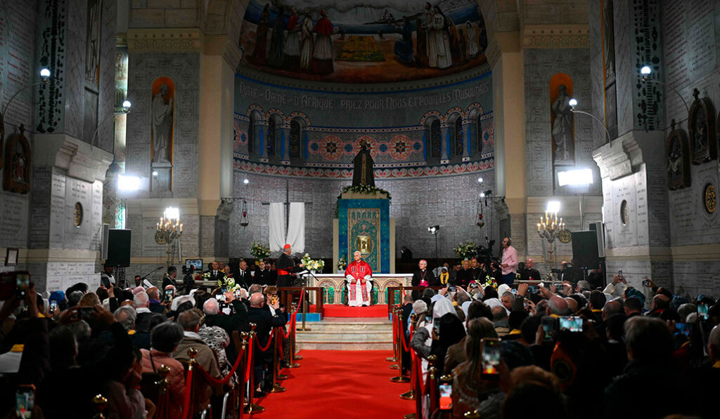 En Nuestra Señora de África, con cristianos y musulmanes.