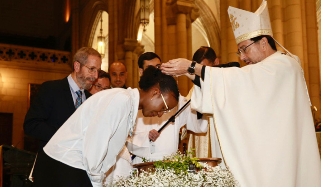 Uno de los bautizos en la vigilia pascual. Foto: Josele Martín.