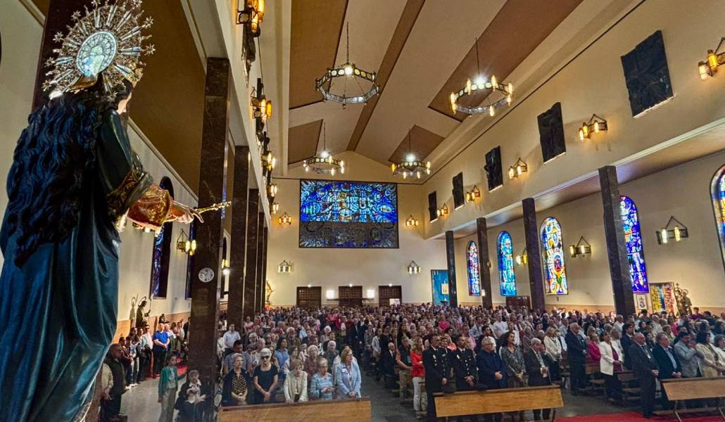 El templo se llenó de fieles para este día especial. Foto: Luis Miguel Modino.