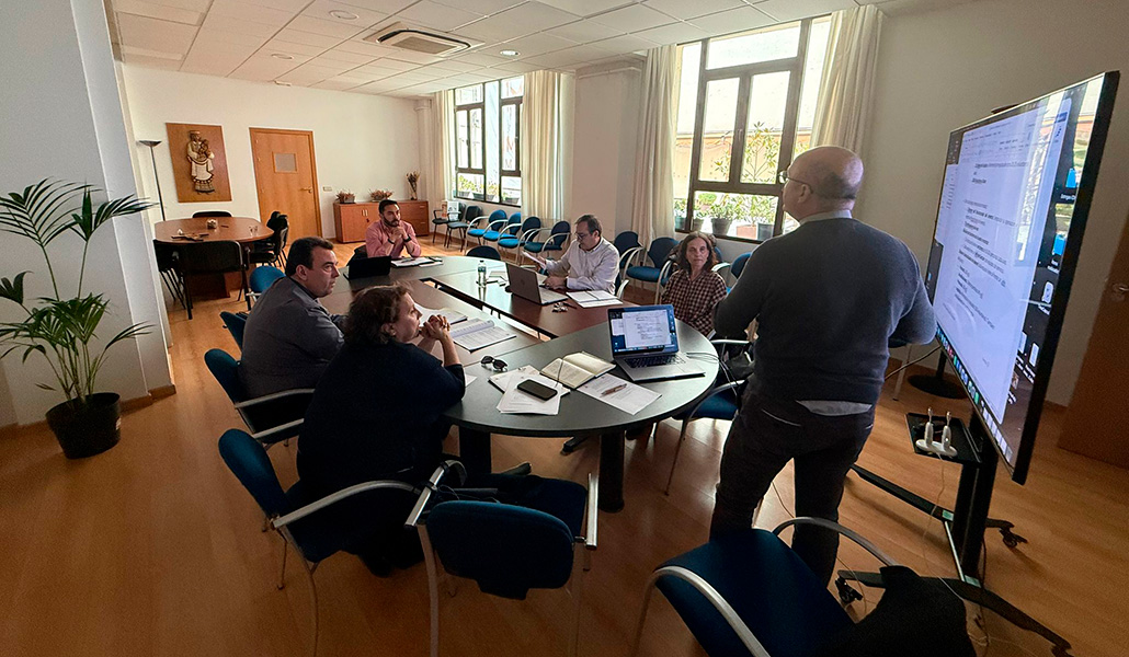 Voluntarios en el que será su centro de operaciones en Madrid, la parroquia de San Juan de la Cruz.
