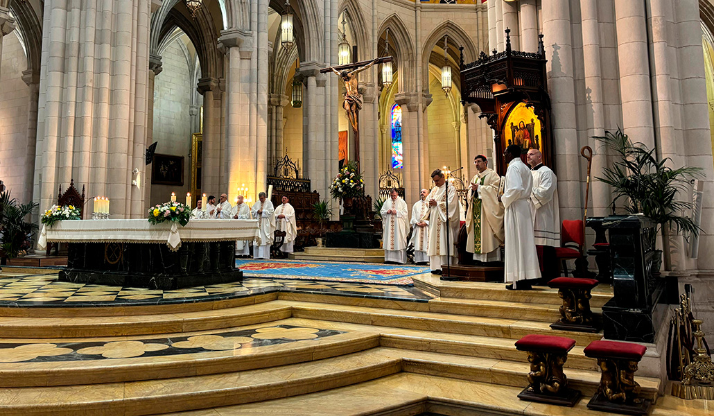 Tras 36 horas de oración en el seminario, la Jornada de Oración por las Vocaciones concluyó en la catedral.