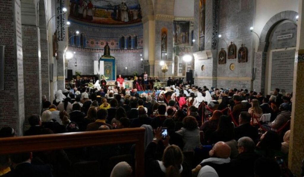 León XIV preside una celebración en la basílica de Nuestra Señora de África.