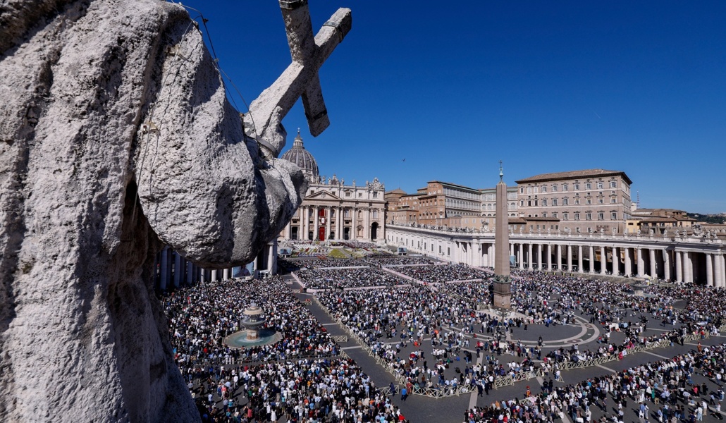 Imagen de la plaza de San Pedro el Domingo de Resurrección. Foto: OSV News photo/Remo Casilli, Reuters.