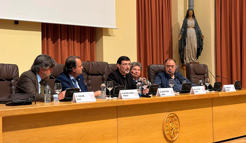 El cardenal Cobo en un momento de su intervención.