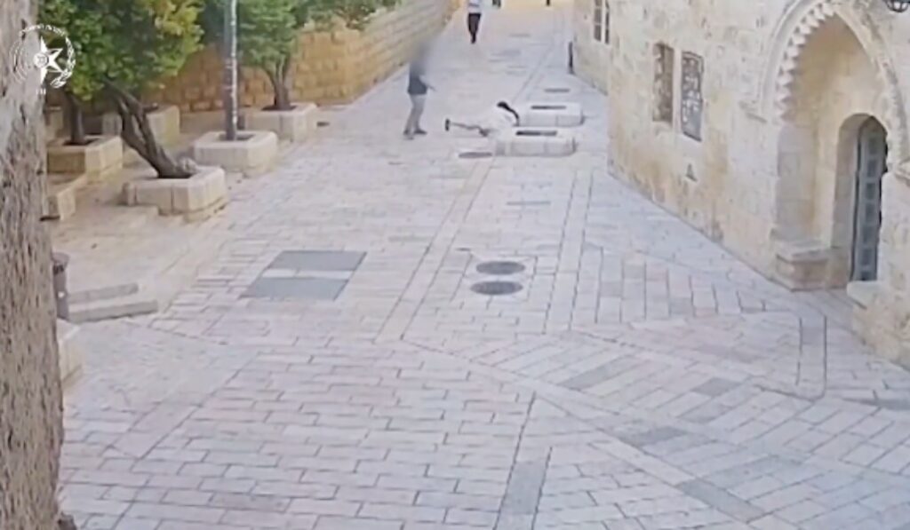 Captura del vídeo del ataque a una monja difundido por la Policía israelí.