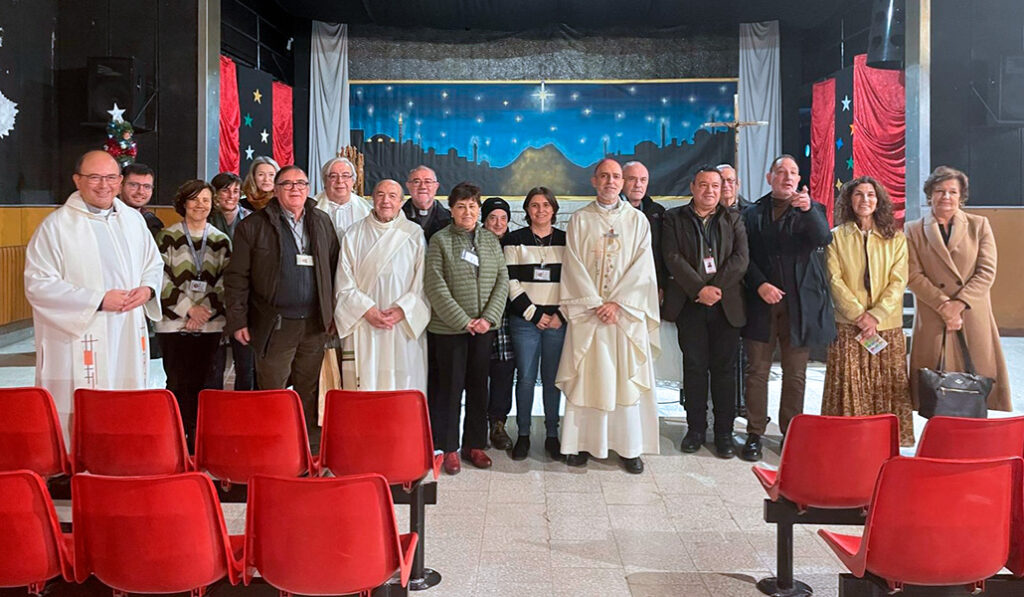 El equipo de pastoral de Brians 1, con el obispo, en la Navidad del año pasado.