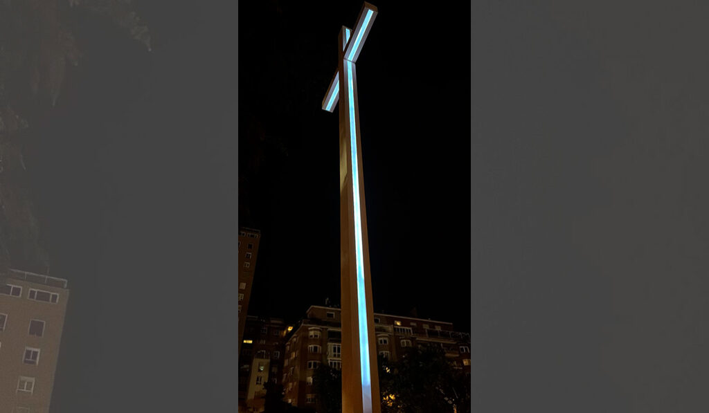 La cruz quedará iluminada de noche. Foto: Jóvenes Madrid.