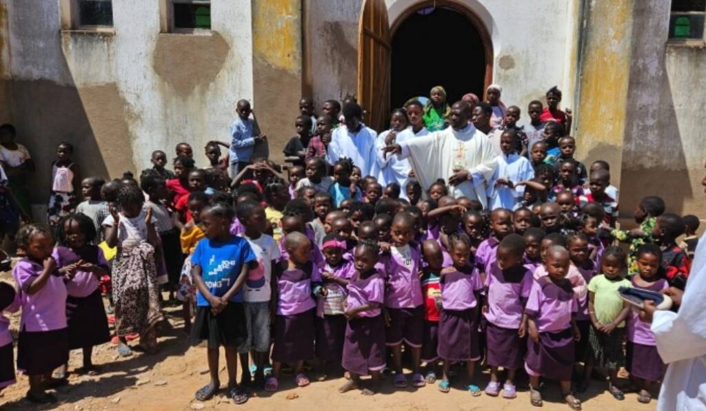 Niños de la misión de los escolapios. Foto: Manos Unidas.