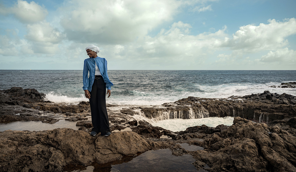 Mariama junto al Bufadero de La Garita, en Telde (Gran Canaria).
