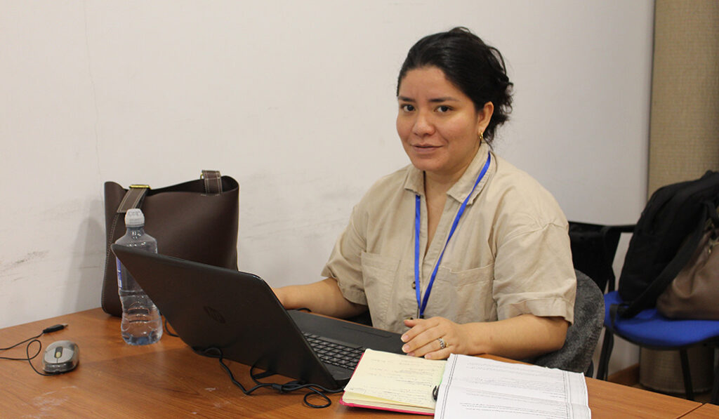 Andrea es voluntaria en doble turno.