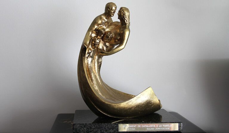 Estatuilla que se entrega en todas las categorías de los galardones.