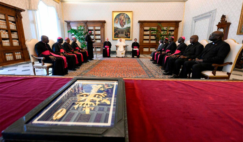 El Papa con los miembros de la Fundación Juan Pablo II para el Sahel.
