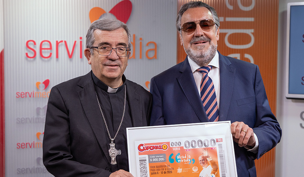 El presidente de la Conferencia Episcopal y el presidente del Grupo Social ONCE, con el cupón.