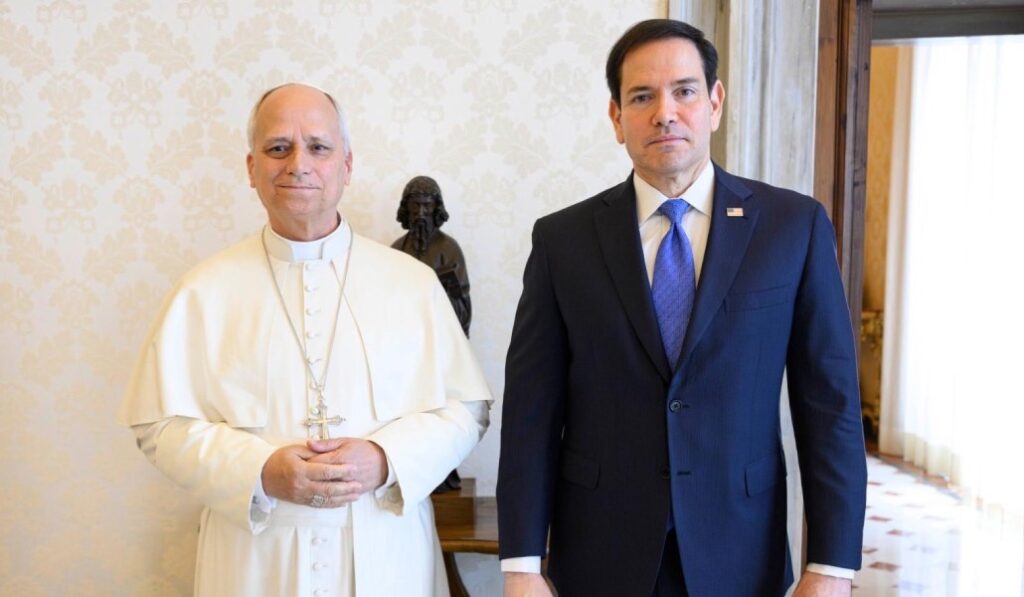 El Pontífice y el secretario de Estado estadounidense. Foto: Vatican Media.