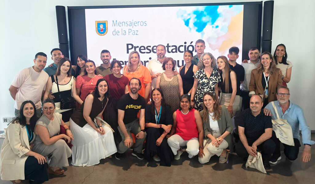 Voluntarios y colaboradores de Mensajeros de la Paz.