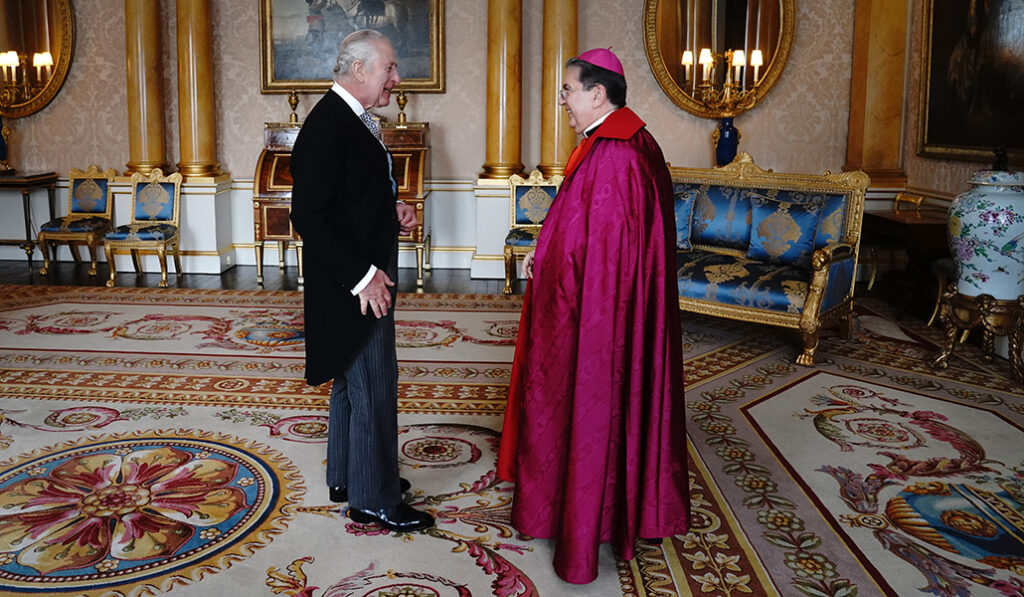 El monarca con Maury en el palacio de Buckingham el 18 de mayo.