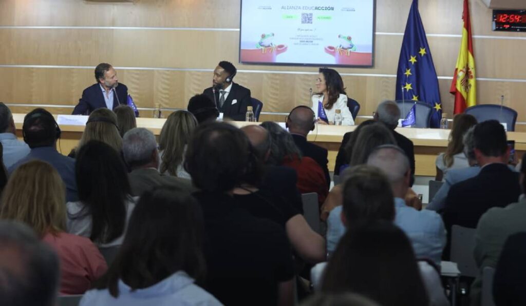 Un momento del acto, que tuvo lugar en la sede del Parlamento Europeo en Madrid. Foto: EducAcción.