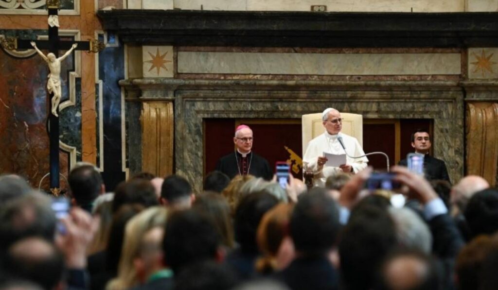 El Pontífice se dirige a la Fundación Centessimus Annus. Foto: Vatican Media.