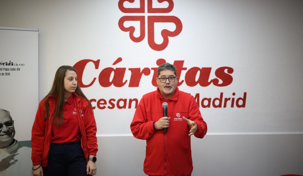 Gómez-Escalonilla se dirige a la prensa durante la visita. Foto: Europa Press / Alejandro Martínez.