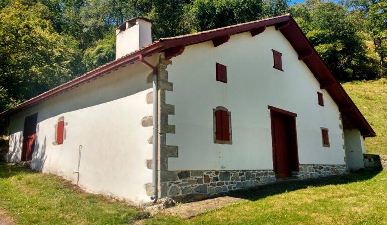 La casa familiar de la Baja Navarra, en el Pirineo francés.